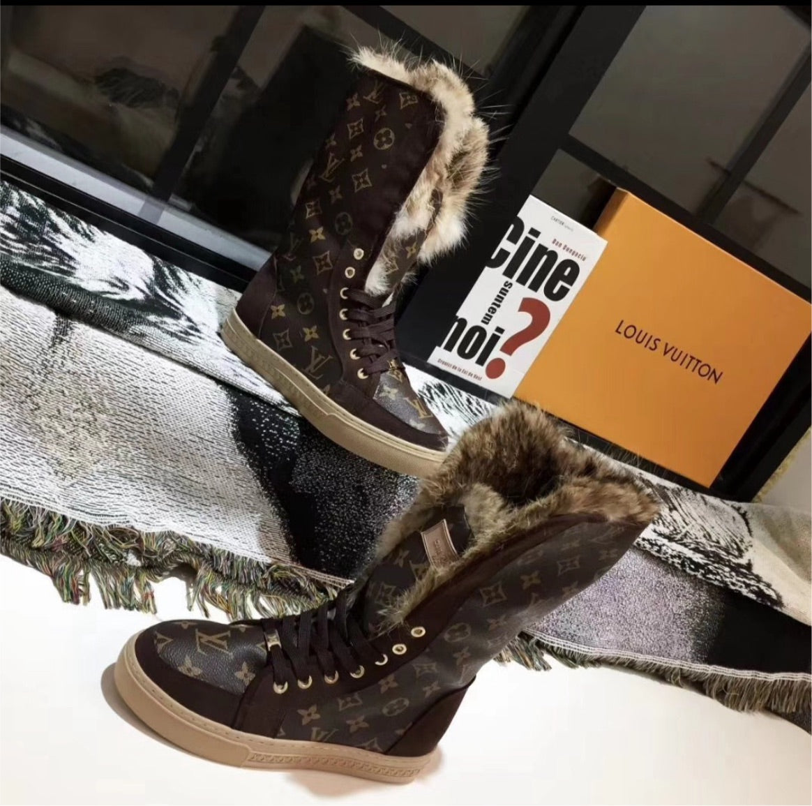 New Louis Vuitton woman Fur boots